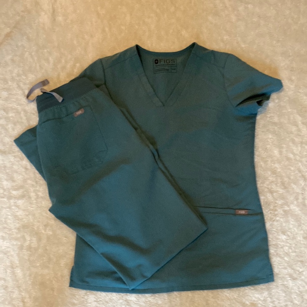 Figs scrub set